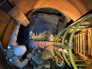 写真３　M2347-1推進施工状況（推進機再発進）